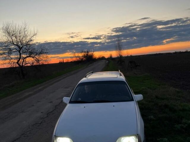 Белый Опель Омега, объемом двигателя 2 л и пробегом 300 тыс. км за 1628 $, фото 4 на Automoto.ua