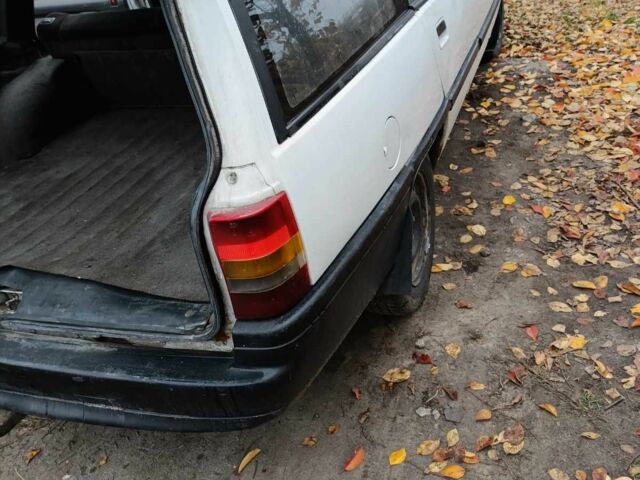 Білий Опель Омега, об'ємом двигуна 2.3 л та пробігом 350 тис. км за 1200 $, фото 5 на Automoto.ua