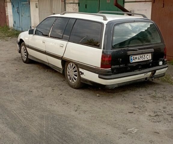 Білий Опель Омега, об'ємом двигуна 2 л та пробігом 350 тис. км за 584 $, фото 2 на Automoto.ua