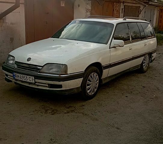 Білий Опель Омега, об'ємом двигуна 2 л та пробігом 400 тис. км за 565 $, фото 3 на Automoto.ua