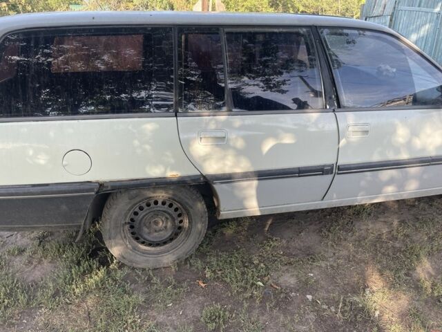 Білий Опель Омега, об'ємом двигуна 1.8 л та пробігом 400 тис. км за 678 $, фото 1 на Automoto.ua