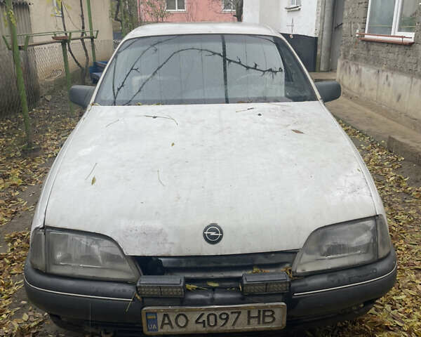Белый Опель Омега, объемом двигателя 2.26 л и пробегом 300 тыс. км за 1500 $, фото 2 на Automoto.ua