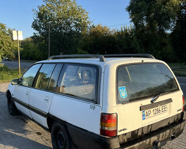 Белый Опель Омега, объемом двигателя 2 л и пробегом 300 тыс. км за 605 $, фото 2 на Automoto.ua