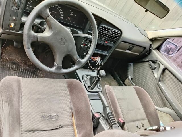 Белый Опель Омега, объемом двигателя 0 л и пробегом 400 тыс. км за 238 $, фото 7 на Automoto.ua