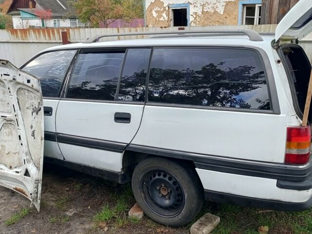 Белый Опель Омега, объемом двигателя 0 л и пробегом 400 тыс. км за 238 $, фото 4 на Automoto.ua