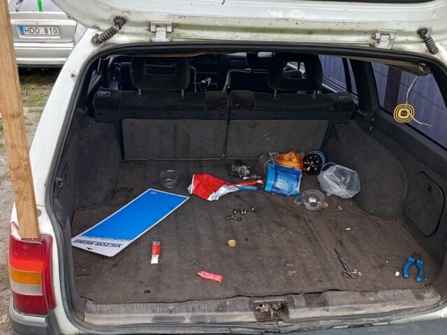 Белый Опель Омега, объемом двигателя 0 л и пробегом 400 тыс. км за 238 $, фото 2 на Automoto.ua