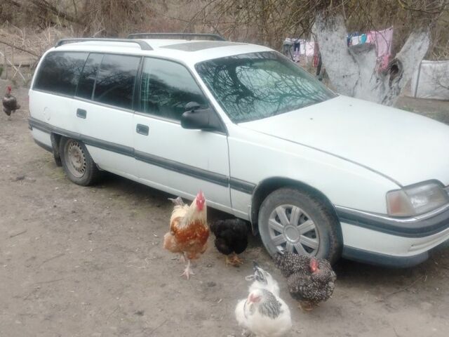 Білий Опель Омега, об'ємом двигуна 2 л та пробігом 262 тис. км за 1129 $, фото 1 на Automoto.ua