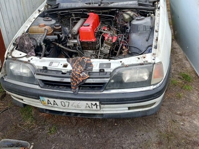 Белый Опель Омега, объемом двигателя 0 л и пробегом 400 тыс. км за 238 $, фото 5 на Automoto.ua