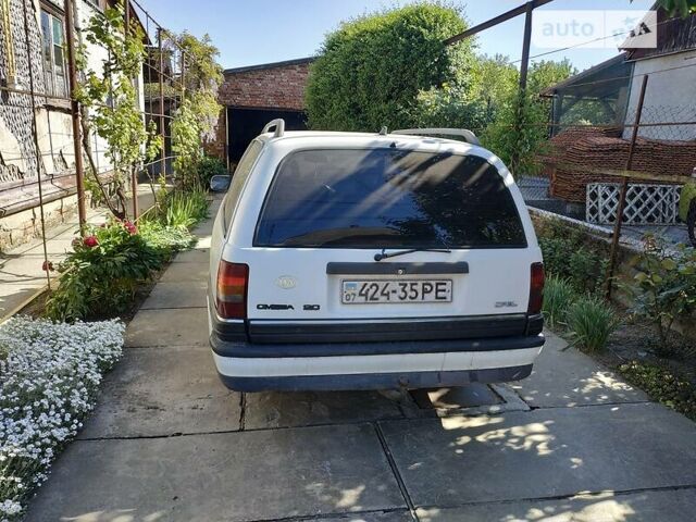 Білий Опель Омега, об'ємом двигуна 2 л та пробігом 570 тис. км за 1200 $, фото 25 на Automoto.ua