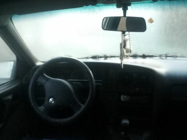 Белый Опель Омега, объемом двигателя 2 л и пробегом 300 тыс. км за 500 $, фото 5 на Automoto.ua