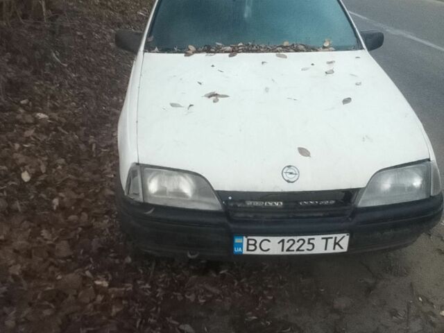 Белый Опель Омега, объемом двигателя 2 л и пробегом 300 тыс. км за 500 $, фото 4 на Automoto.ua