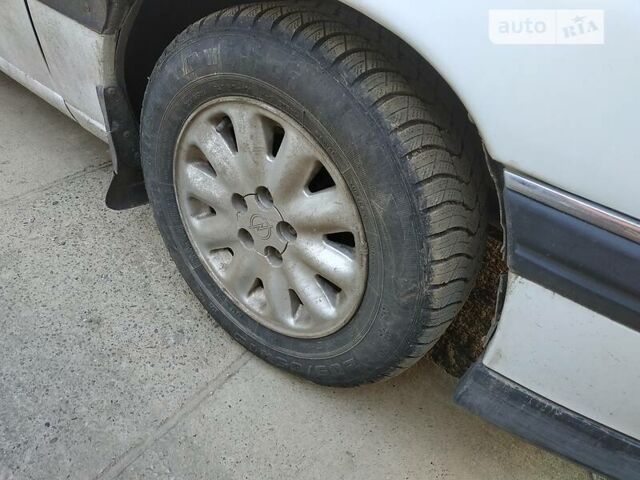 Білий Опель Омега, об'ємом двигуна 2 л та пробігом 570 тис. км за 1200 $, фото 21 на Automoto.ua