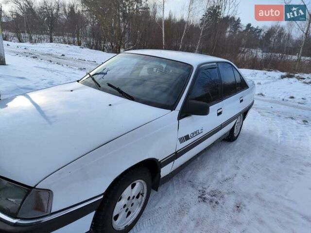 Белый Опель Омега, объемом двигателя 2 л и пробегом 300 тыс. км за 2000 $, фото 3 на Automoto.ua