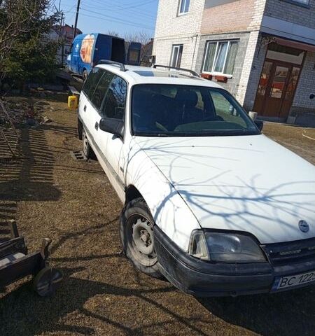 Білий Опель Омега, об'ємом двигуна 2 л та пробігом 432 тис. км за 1000 $, фото 1 на Automoto.ua