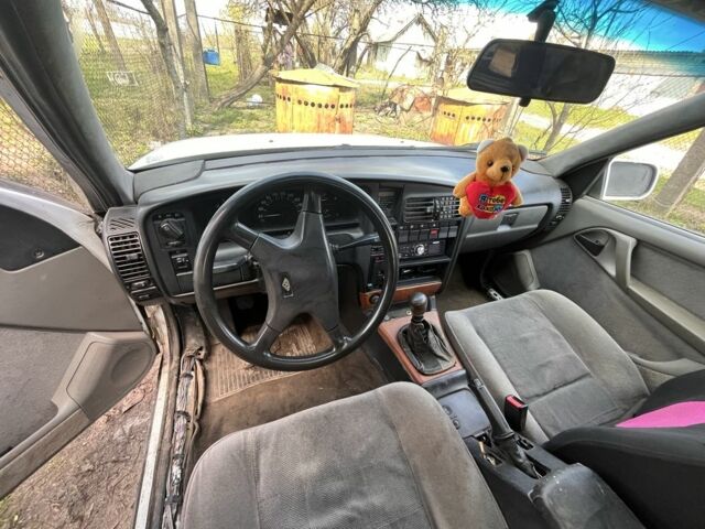 Білий Опель Омега, об'ємом двигуна 2 л та пробігом 100 тис. км за 864 $, фото 7 на Automoto.ua