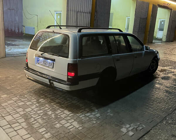 Белый Опель Омега, объемом двигателя 2.4 л и пробегом 300 тыс. км за 699 $, фото 3 на Automoto.ua