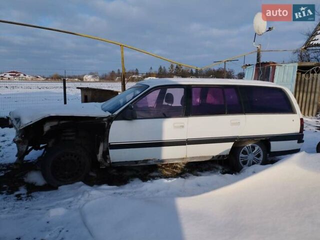 Белый Опель Омега, объемом двигателя 2 л и пробегом 300 тыс. км за 650 $, фото 1 на Automoto.ua