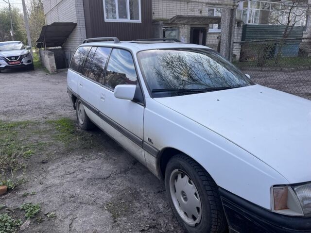 Білий Опель Омега, об'ємом двигуна 2 л та пробігом 100 тис. км за 864 $, фото 1 на Automoto.ua
