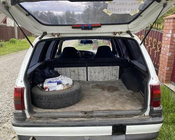 Белый Опель Омега, объемом двигателя 2 л и пробегом 206 тыс. км за 1700 $, фото 11 на Automoto.ua