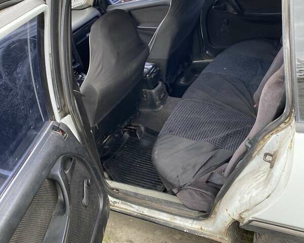 Белый Опель Омега, объемом двигателя 2 л и пробегом 206 тыс. км за 1700 $, фото 2 на Automoto.ua