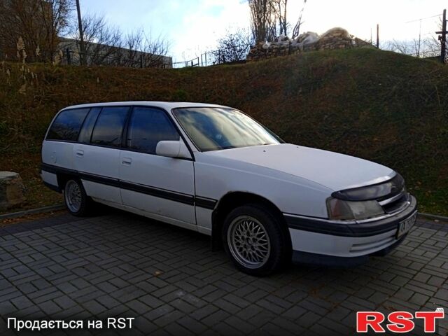 Белый Опель Омега, объемом двигателя 2 л и пробегом 320 тыс. км за 820 $, фото 3 на Automoto.ua