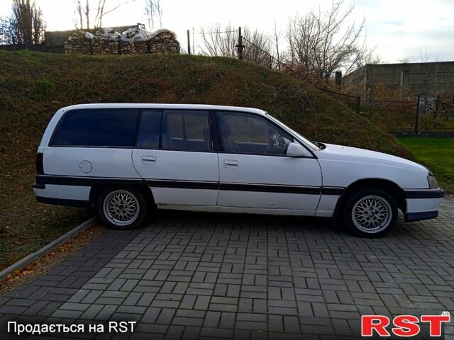 Белый Опель Омега, объемом двигателя 2 л и пробегом 320 тыс. км за 820 $, фото 2 на Automoto.ua