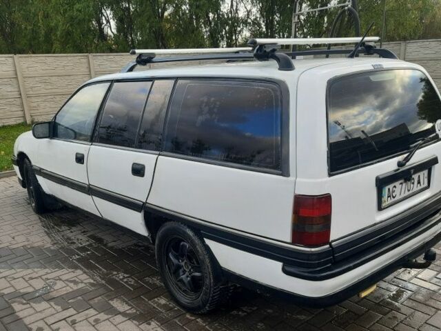 Білий Опель Омега, об'ємом двигуна 2 л та пробігом 245 тис. км за 800 $, фото 2 на Automoto.ua