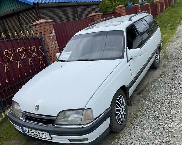 Белый Опель Омега, объемом двигателя 2 л и пробегом 206 тыс. км за 1700 $, фото 1 на Automoto.ua