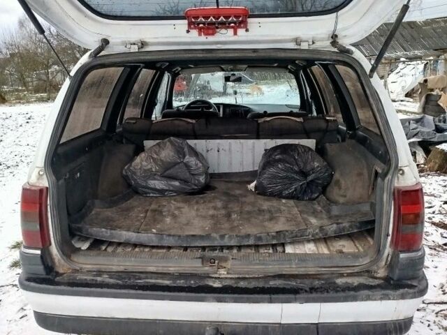 Білий Опель Омега, об'ємом двигуна 2 л та пробігом 1000 тис. км за 900 $, фото 5 на Automoto.ua