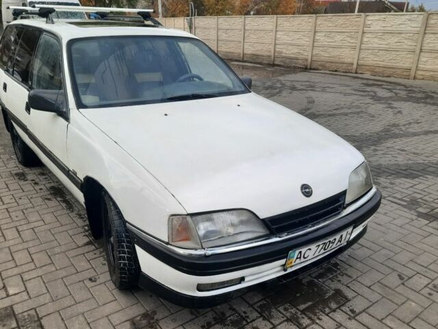 Білий Опель Омега, об'ємом двигуна 2 л та пробігом 245 тис. км за 800 $, фото 1 на Automoto.ua