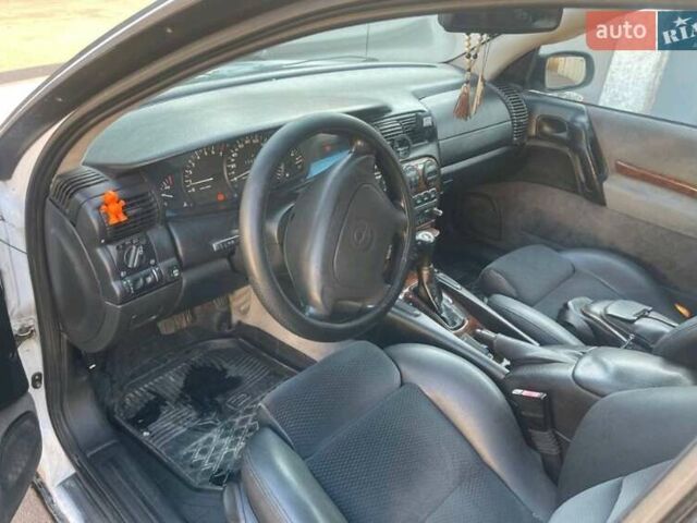 Белый Опель Омега, объемом двигателя 2 л и пробегом 300 тыс. км за 2900 $, фото 4 на Automoto.ua