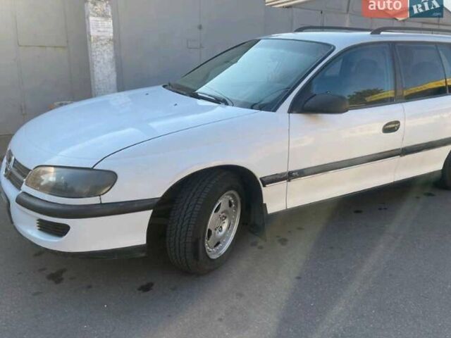 Белый Опель Омега, объемом двигателя 2 л и пробегом 300 тыс. км за 2900 $, фото 3 на Automoto.ua