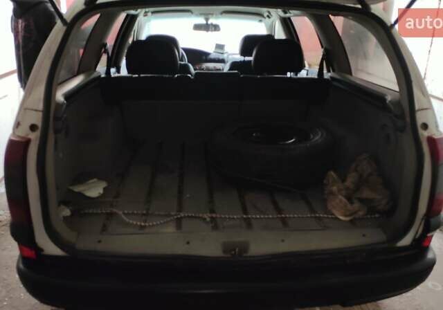 Белый Опель Омега, объемом двигателя 2 л и пробегом 300 тыс. км за 2900 $, фото 8 на Automoto.ua