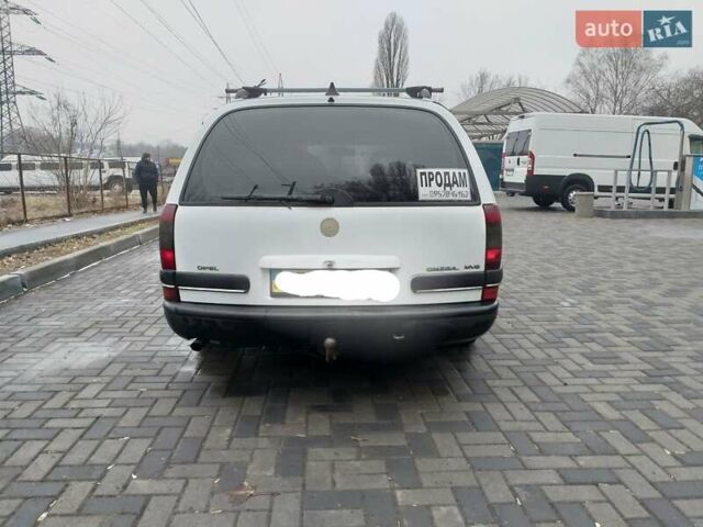 Белый Опель Омега, объемом двигателя 2 л и пробегом 630 тыс. км за 4200 $, фото 16 на Automoto.ua
