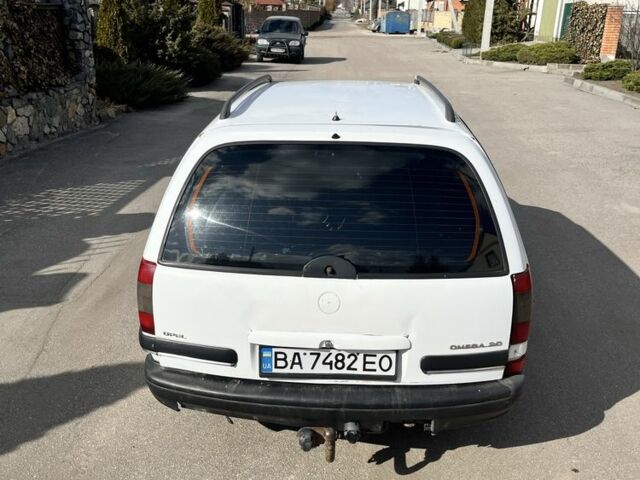 Белый Опель Омега, объемом двигателя 2 л и пробегом 452 тыс. км за 1550 $, фото 5 на Automoto.ua