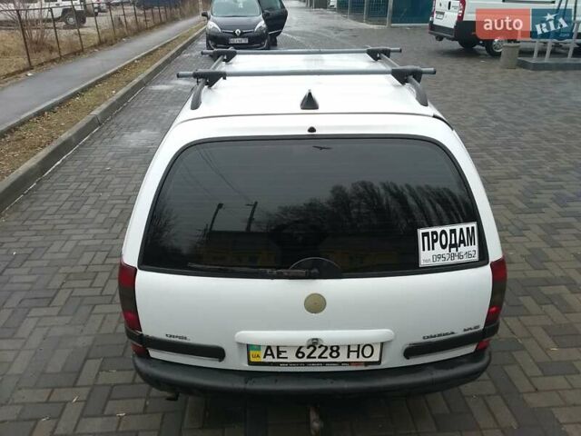 Белый Опель Омега, объемом двигателя 2 л и пробегом 630 тыс. км за 4200 $, фото 5 на Automoto.ua