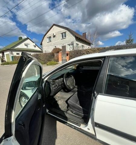 Белый Опель Омега, объемом двигателя 2 л и пробегом 400 тыс. км за 1550 $, фото 9 на Automoto.ua