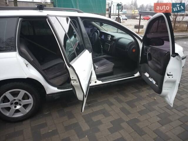 Белый Опель Омега, объемом двигателя 2 л и пробегом 630 тыс. км за 4200 $, фото 12 на Automoto.ua