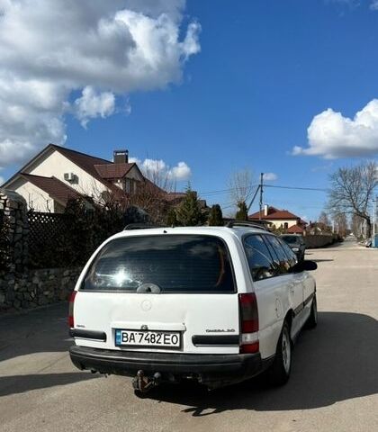 Белый Опель Омега, объемом двигателя 2 л и пробегом 400 тыс. км за 1550 $, фото 5 на Automoto.ua