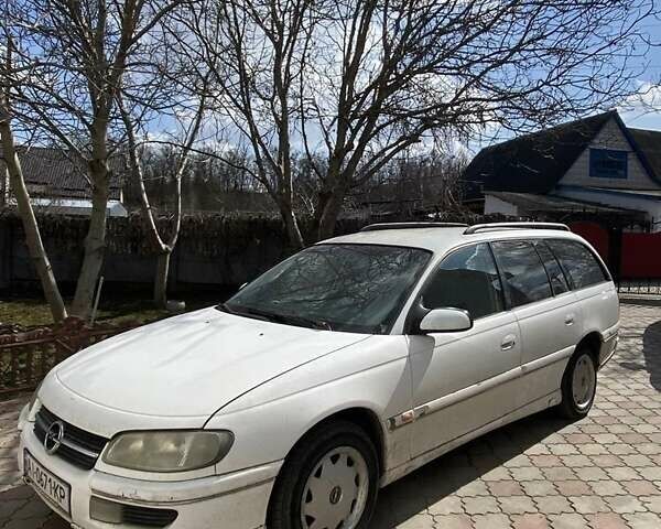 Белый Опель Омега, объемом двигателя 2 л и пробегом 450 тыс. км за 2200 $, фото 7 на Automoto.ua