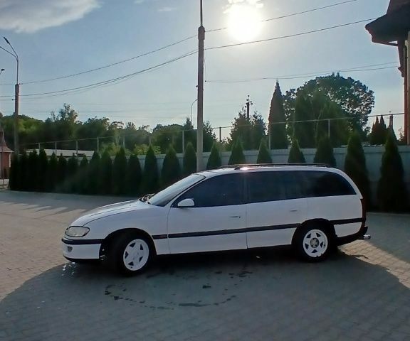 Белый Опель Омега, объемом двигателя 2 л и пробегом 333 тыс. км за 1301 $, фото 6 на Automoto.ua
