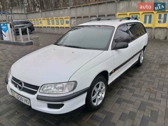 Белый Опель Омега, объемом двигателя 2 л и пробегом 630 тыс. км за 4200 $, фото 1 на Automoto.ua