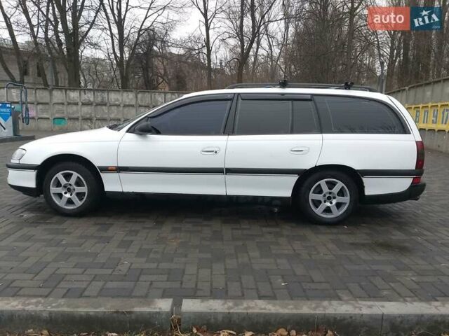 Белый Опель Омега, объемом двигателя 2 л и пробегом 630 тыс. км за 4200 $, фото 6 на Automoto.ua