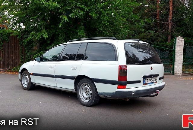 Білий Опель Омега, об'ємом двигуна 2 л та пробігом 250 тис. км за 2100 $, фото 2 на Automoto.ua