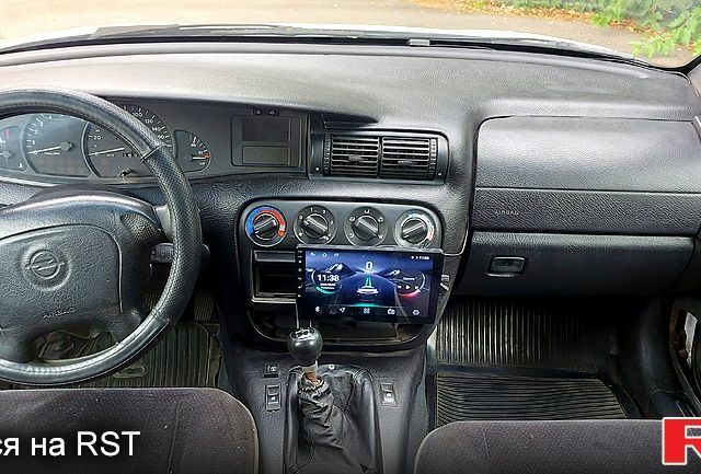 Білий Опель Омега, об'ємом двигуна 2 л та пробігом 250 тис. км за 2100 $, фото 11 на Automoto.ua