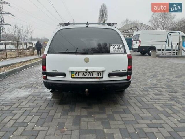 Белый Опель Омега, объемом двигателя 2 л и пробегом 630 тыс. км за 4200 $, фото 4 на Automoto.ua