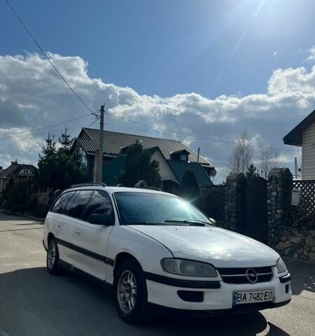 Белый Опель Омега, объемом двигателя 2 л и пробегом 400 тыс. км за 1550 $, фото 3 на Automoto.ua