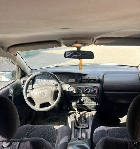 Белый Опель Омега, объемом двигателя 2 л и пробегом 400 тыс. км за 1550 $, фото 11 на Automoto.ua