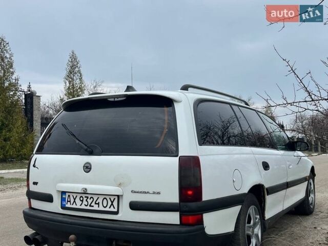 Белый Опель Омега, объемом двигателя 2.5 л и пробегом 435 тыс. км за 1800 $, фото 4 на Automoto.ua