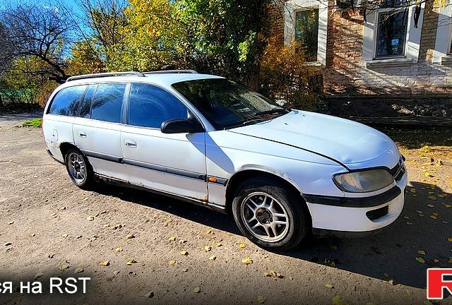 Белый Опель Омега, объемом двигателя 2 л и пробегом 200 тыс. км за 1400 $, фото 2 на Automoto.ua